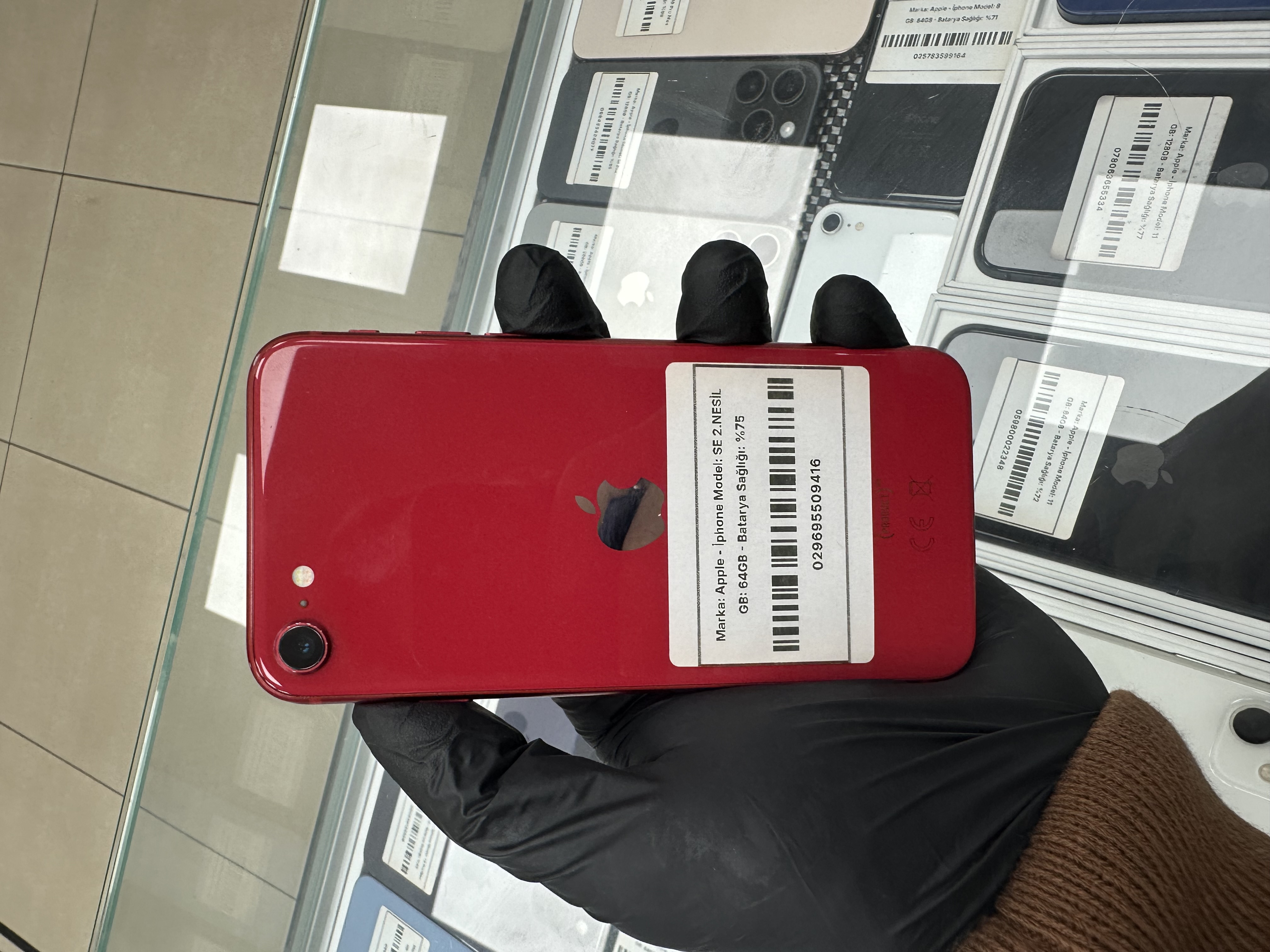 Apple - İphone SE 2.NESİL 64GB