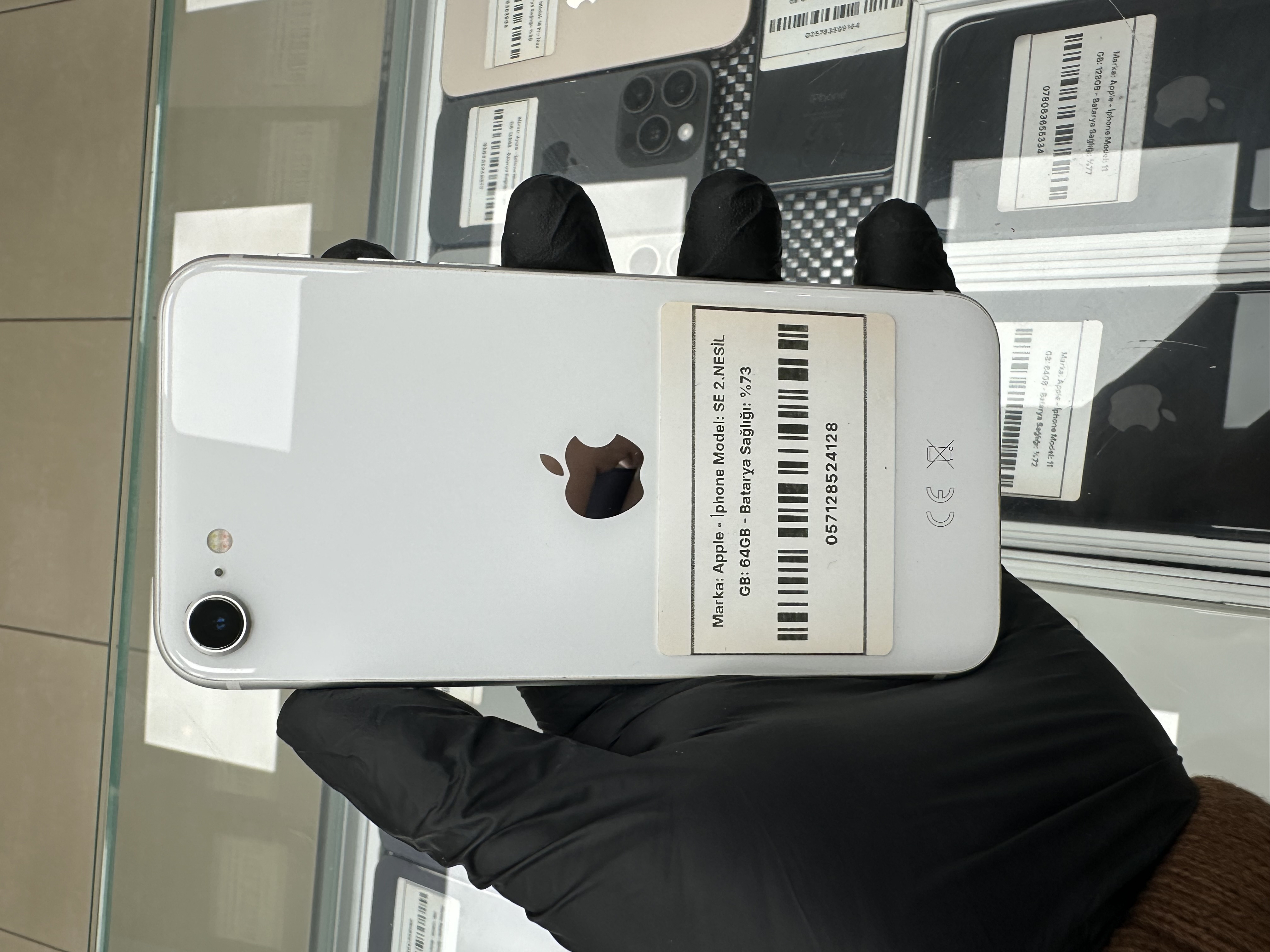 Apple - İphone SE 2.NESİL 64GB